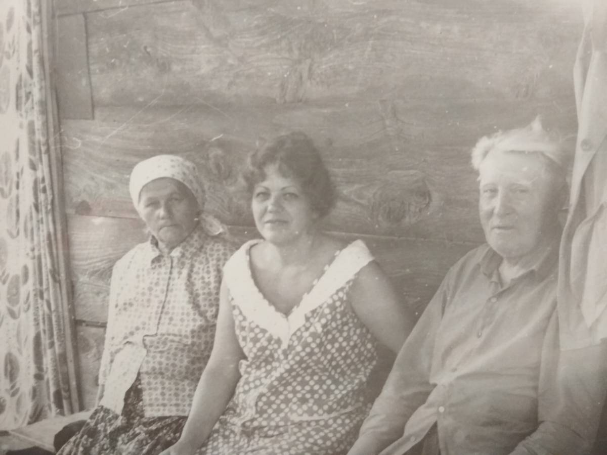  Bielinek, village (Vulkaŭski rural council). Кравчук(Буховецкая) Ольга Николаевна 1906, Кравчук(Протасова) Александра Прокофьевна 1941, Кравчук Петр Петрович 1911.