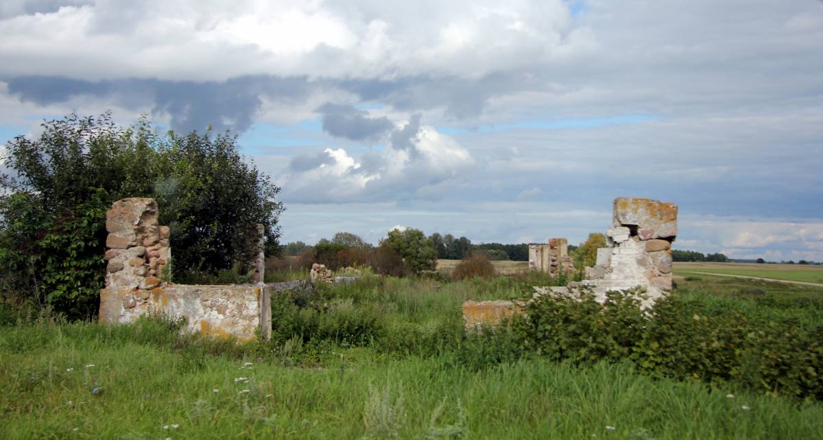  Шавры, деревня (Дотишский сельсовет). Ruiny na północny-wschód od Szawr, być może dawny młyn wodny zaznaczony na mapach z początku XX wieku