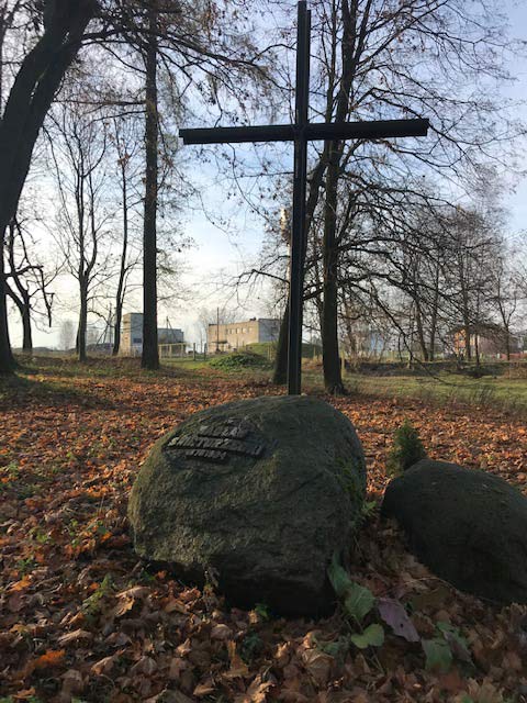  Jachimowszczyzna, agrotown (Pałačanski rural council). Магіла пана Вацлава Свінтаржэцкага ў паўднёвай часцы парку каля маёнтку ў Яхімоўшчыне