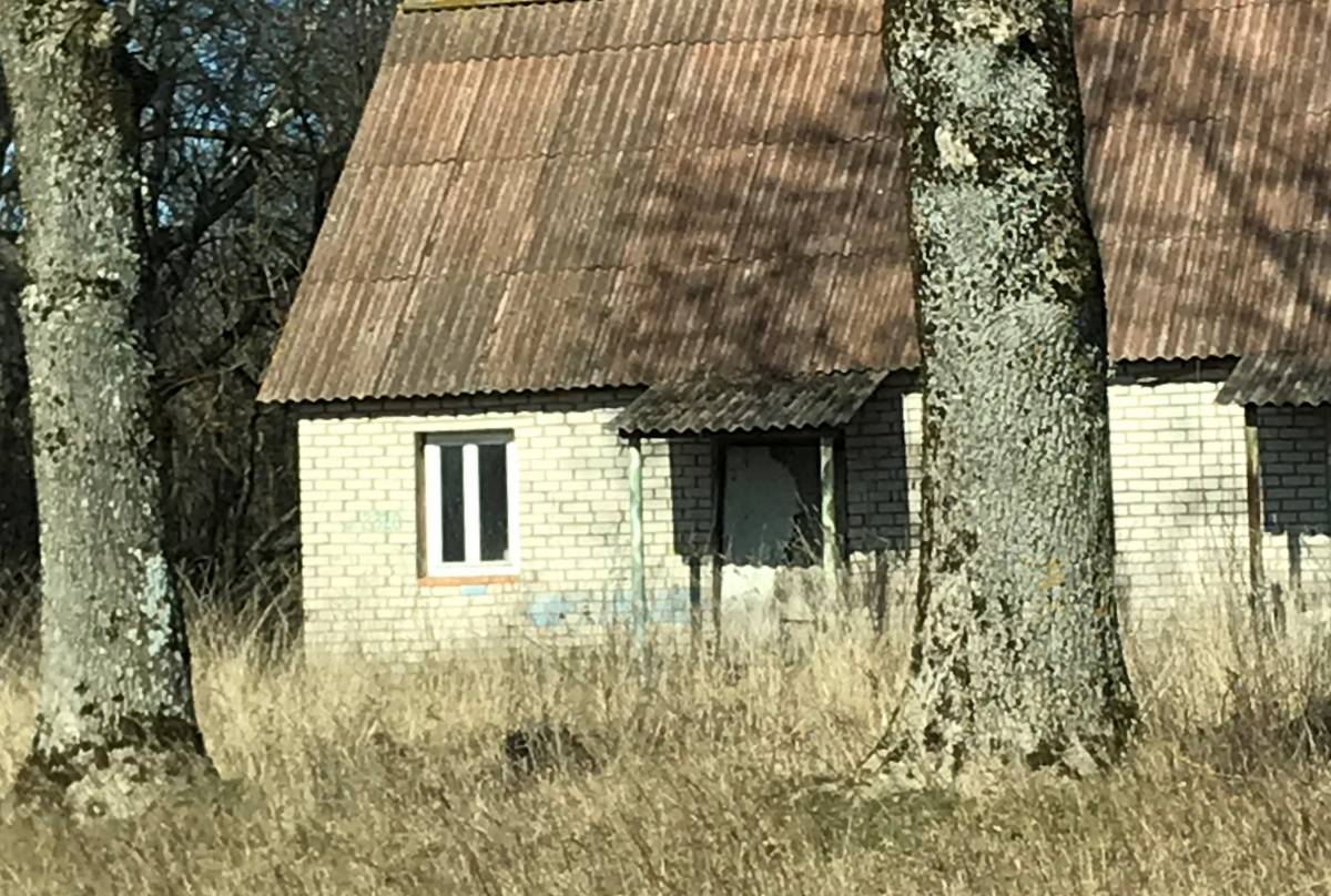  Конюшевщина, деревня (Першайский сельсовет). Калі не памыляюся, быўшы вясковы клуб. Зачынены.