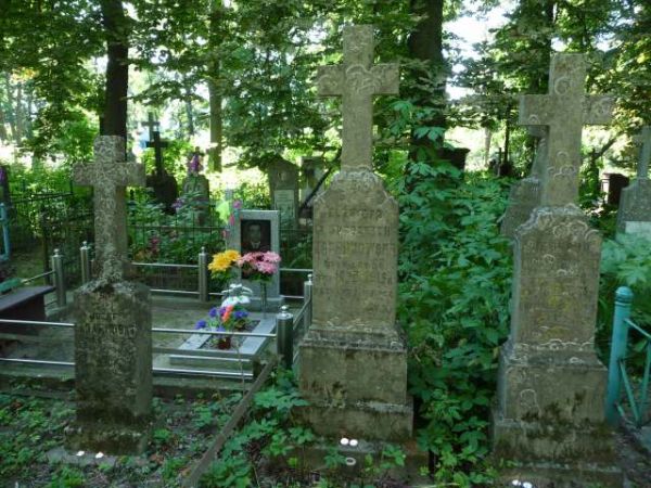  Kobryń, miasto   (   ). Zadarnowski Józef zm. 1930, Elżbieta Zadarnowska z domu Grodzka, Chorążyczewski Leonard - cmentarz w Kobryniu, z tyłu grób Marii Chorążyczewskiej z domu Zadarnowskiej