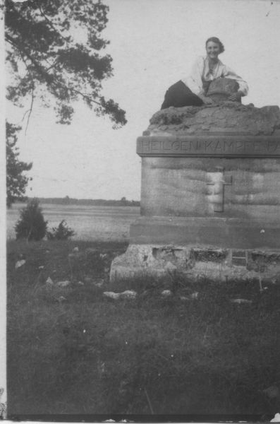  Задарново, колония (Новосёлки сельская гмина). Niemiecki pomnik w Zadarnowie z 1918 roku.<br>Немецкий памятник в Задарнове из 1918 года.<br>German Monument in Zadarnowo, 1918<br><br>fot. Józef Zadarnowski 1914-2000