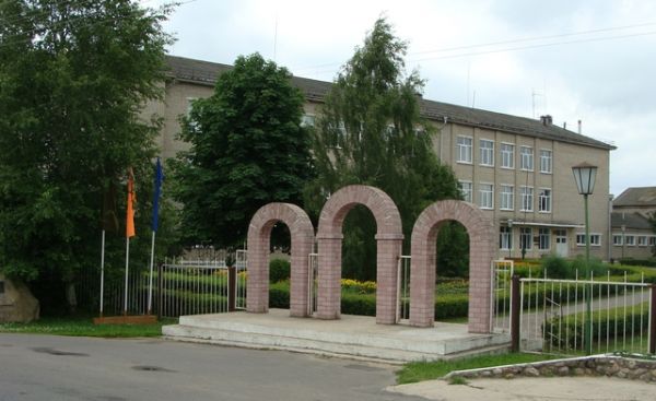  Zaostrowiecze, agrotown (Zaastraviecki rural council). Заостровечская средняя школа
