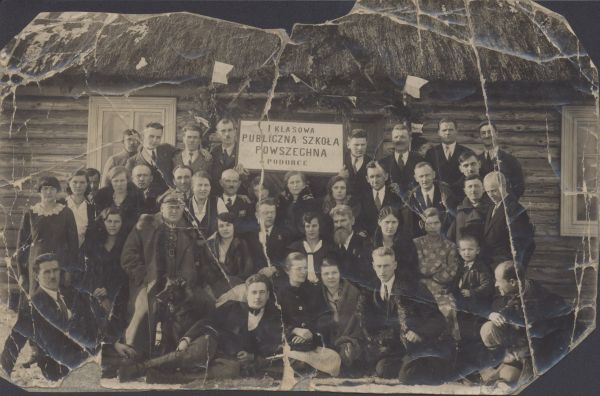  Подорка, калонія (Лужкі вясковая гміна). Zdjęcie z otwarcia szkoły w Podorce