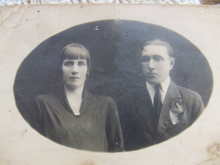  Kąty, zaścianek (Chocieńczyce gmina wiejska  ). Mieczysław Żogło z siostrą Lidią Mendel.