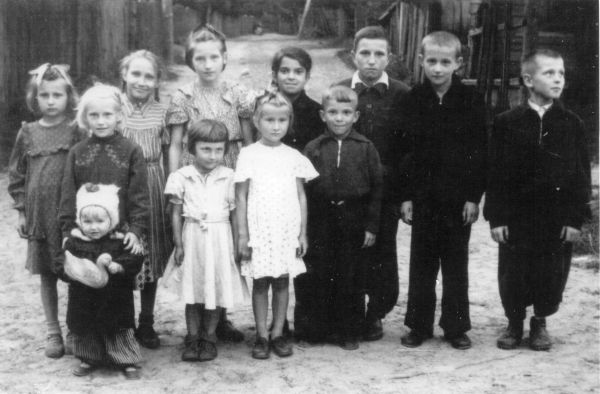  Гордейчики, деревня (Жемчужненский сельсовет). Дзеці вёскі Гардзейчыкі. 1957 г.