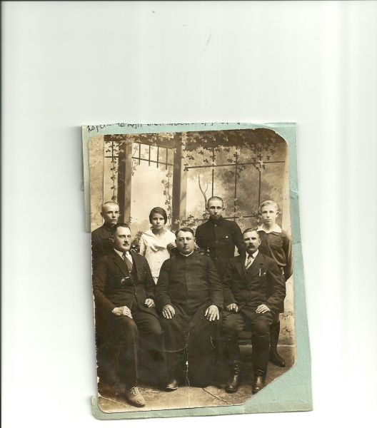  Białohruda, wieś   (Tarnowo sielsowiet  ). Ksiądz Horodko, wójt gminy Tranowo, Kierownik szkoły w Białohrudzie oraz uczniowie bracia Krugły i Ala Bielewiczówna