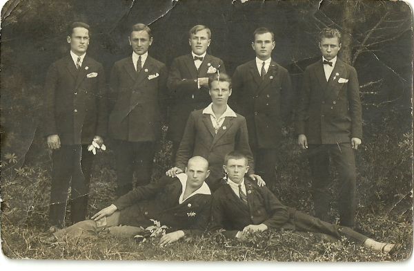  Białohruda, wieś   (Tarnowo sielsowiet  ). Maturzyści Seminarium Nauczycielskiego w Szczuczynie 
