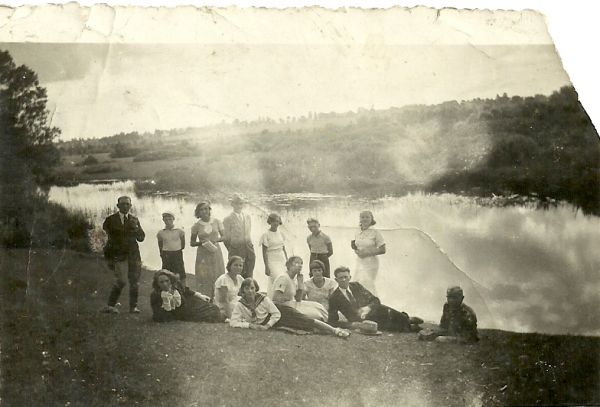  Białohruda, village (Tarnovskiy rural council). Spływ wianków w Noc świętojańską nad rzeką Dzitwą w Białohrudzie,  lata 30.