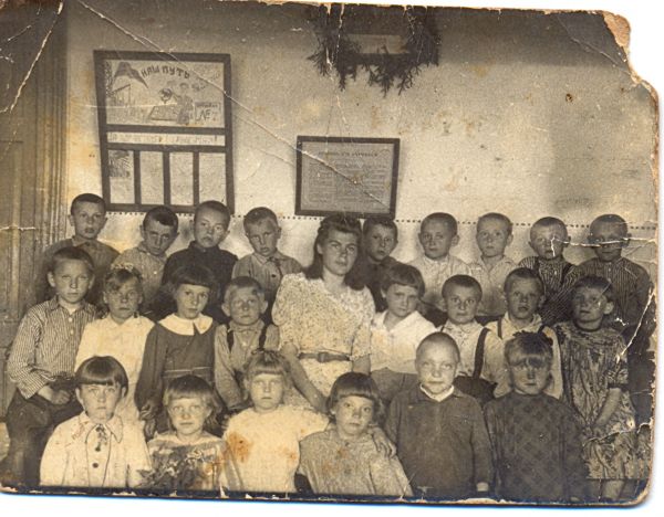  Лінова, вёска (Лінава вясковая гміна). 1 клас выпуска 1958 г. Ліноўскай школы