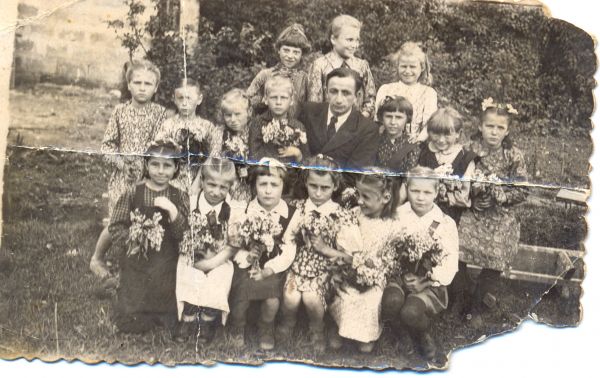  Лінова, вёска (Лінава вясковая гміна). 4і клас выпуска 1958 г. Ліноўскай школы