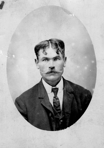  Белаўшчына, вёска (Нарацкі сельсавет). Вертинский Валерый<br><br>мой дед по материнской линии отец Койро (Вертинской) Валерии Валерьевны 1911 г.р.<br>(снимок 1914-1917 гг , Америка).