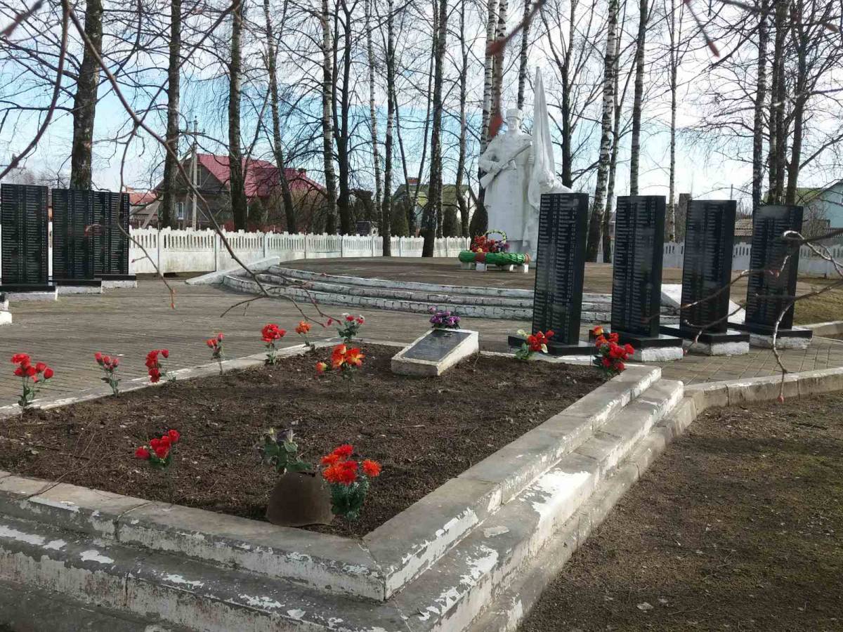  Antonówka, agromiasteczko   (Antonaŭski sielsowiet  ). Братская могила № 3585