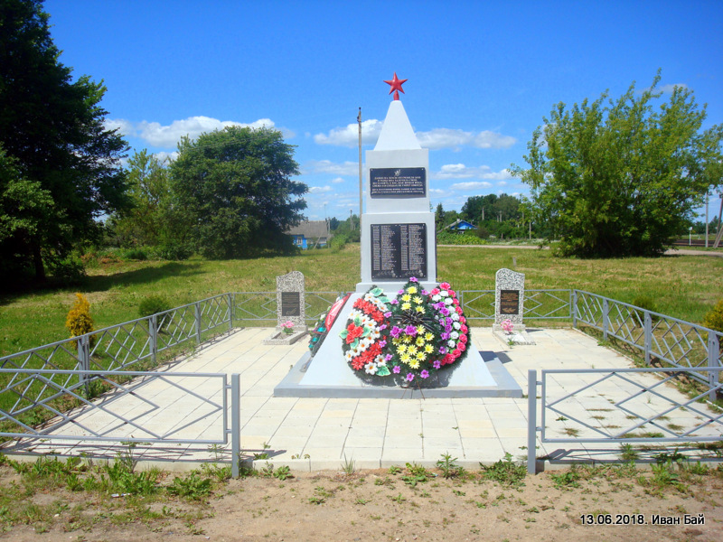  Bórkowicze, agromiasteczko   (Borkowicze sielsowiet  ). Памятник погибшим в В.О.в в Борковичах