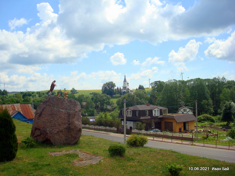  Крэва, аграгарадок (Крэўскі сельсавет). Вид от костёла