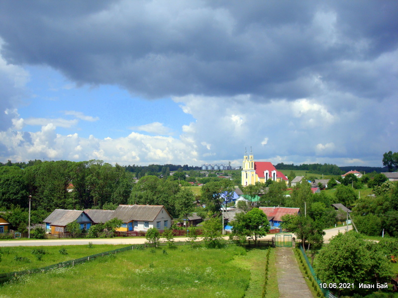  Крэва, аграгарадок (Крэўскі сельсавет). Вид от церкви