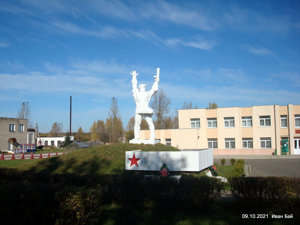  Shayterevo, agrotown (Šajtaraŭski rural council). Памятник землякам погибшим на полях Великой Отечественной войны