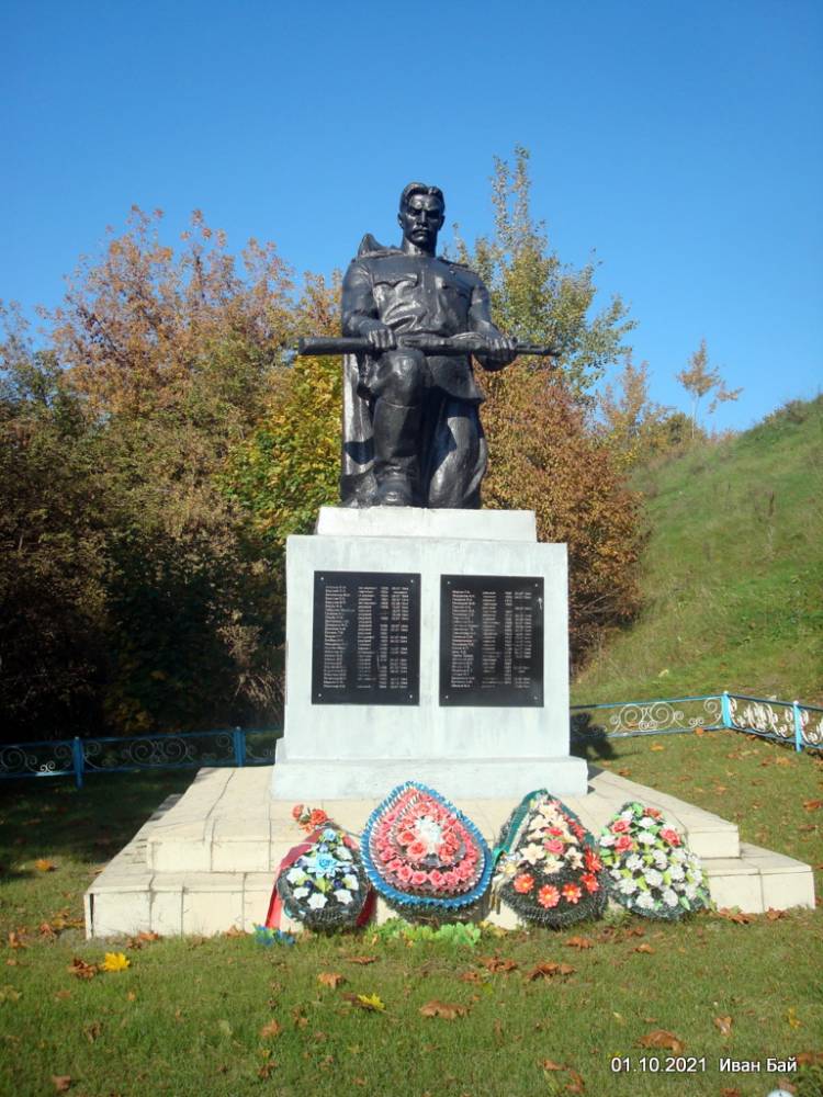  Варонічы, вёска (Вароніцкі сельсавет). Братская могила в Вороничах