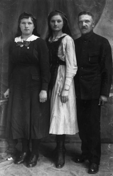  Kopciugi, folwark (Jazno rural commune). Kamieński i panny Hryniewiczówny