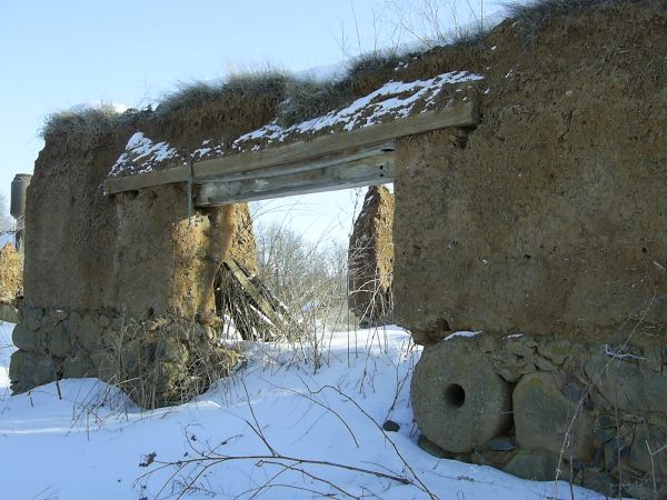  Dauble, village (Opsaŭski rural council). жернова