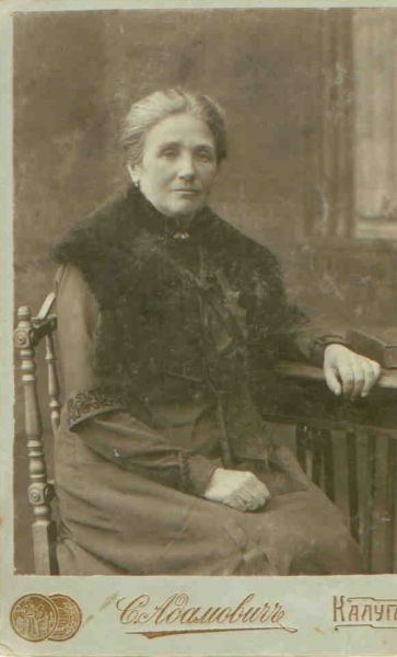  Nedvezhin, estate (Sennitskaya volost). Хозяйка фольварка Юревич Анна Антоновна ( урожденная Павлович, 1857 - 1960 ). Фотоснимок сделан около 1906 года.