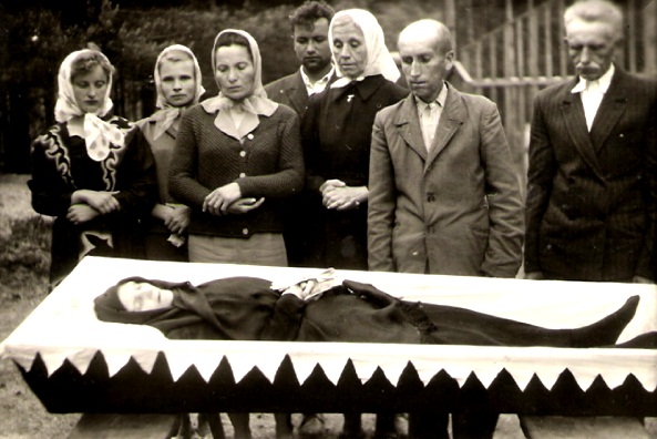  Grań, wieś   (Rubiaževicki sielsowiet  ). Pogrzeb Kamili Mostowskiej z d. Czaińskiej <br>1966 r.