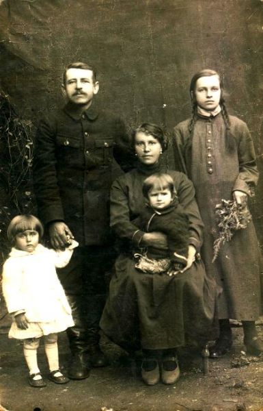  Lubcz, folwark   (Lubcz gmina wiejska  ). Zofia i Bronisław Mostowscy