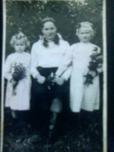  Совпли, деревня (Городецкий сельсовет). w.Saple(Sowpli) źona Nina z dziećmi Wiera i Mania 1948 rok