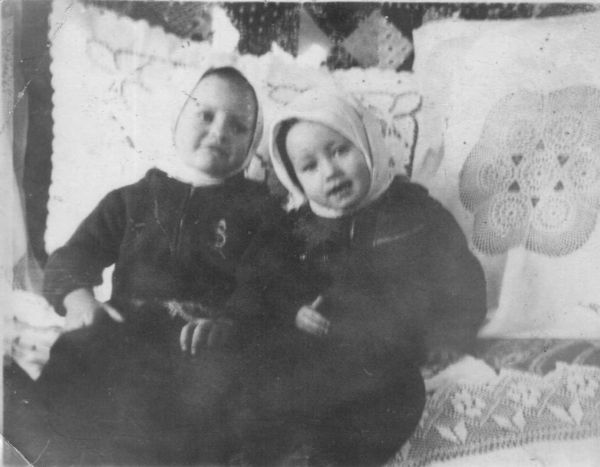  Kovaka, village (Vuhłoŭski rural council). Макаренко Александр Михайлович 22.11.1962<br>Дехтеренко Александр Григорьевич 15.08.1964