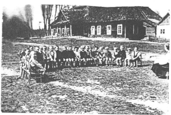  Юрацішкі, гарадскі пасёлак (Юрацішкаўскі пасялковы савет). Сядзба Радкевічаў падчас 2-й сусветнай вайны