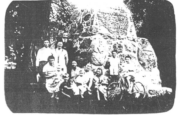  Юрацішкі, гарадскі пасёлак (Юрацішкаўскі пасялковы савет). Мемарыяльны камень штабу 85-га нямецкага пяхотнага дывізіёна<br>1932 год