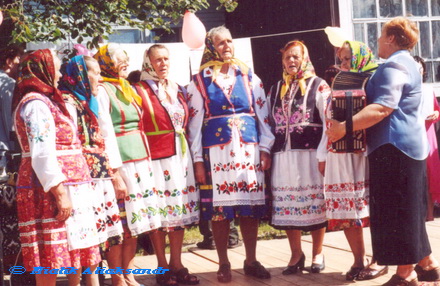  Vulka-Cielachanskaja, village (Cielachanski settlement council). Фальклёрны калектыў вёскі Вулька-Целяханская (Вулька-Телеханская)<br>жнівень 2004 года