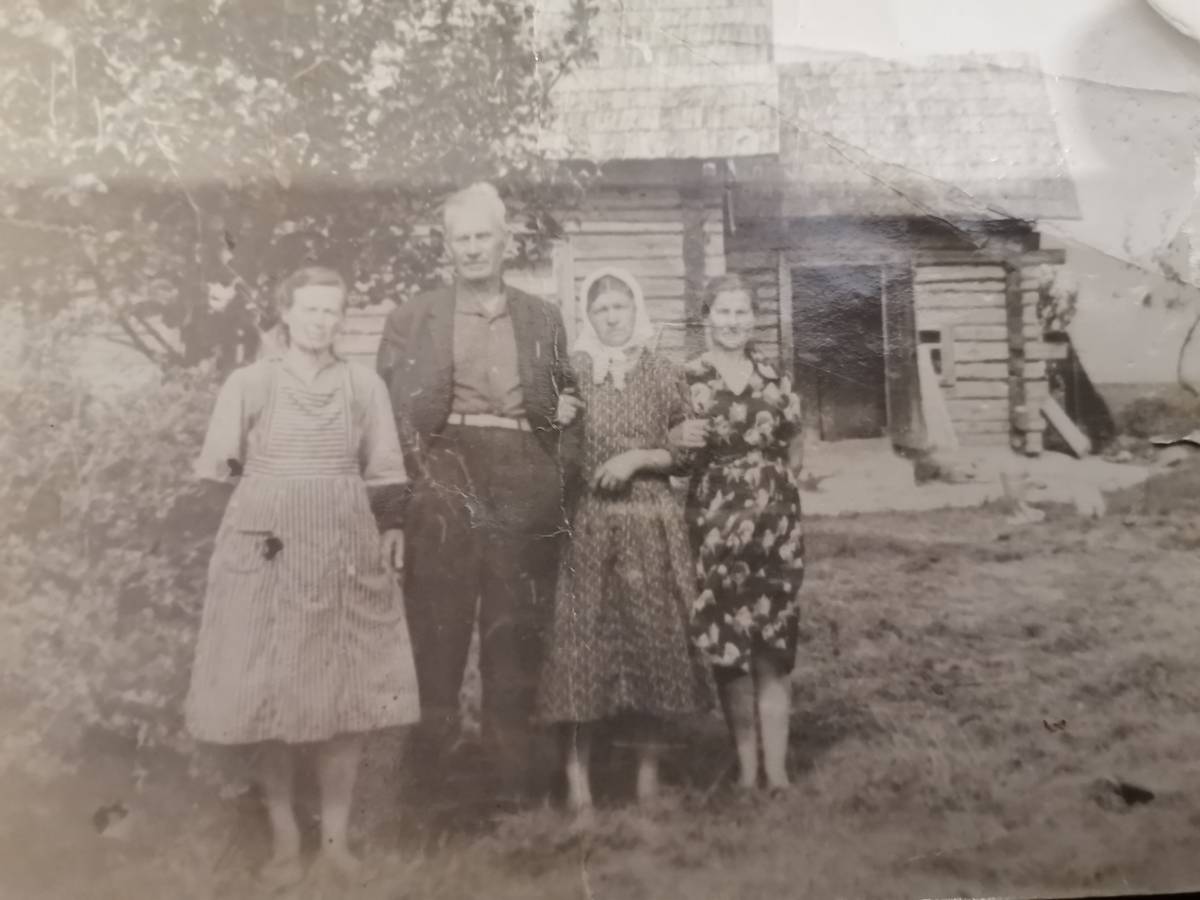  Конюшевщина, деревня (Першайский сельсовет). Konstanty Mięńciuk w odwiedzinach we wsi Koniuszewszcznie 