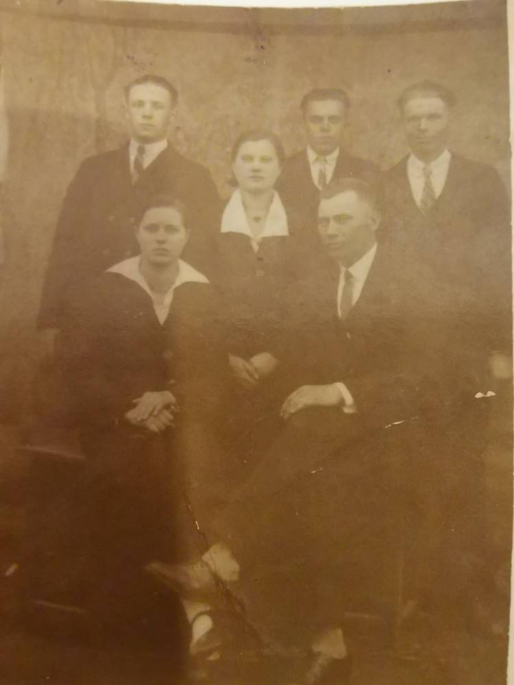  Конюшевщина, деревня (Першайский сельсовет). Mięńciuk Konstanty z rodzeństwem 