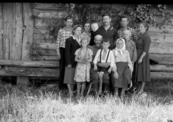  Luszniewo, village (Navamyski rural council). Дед бабушка и их дети и внуки