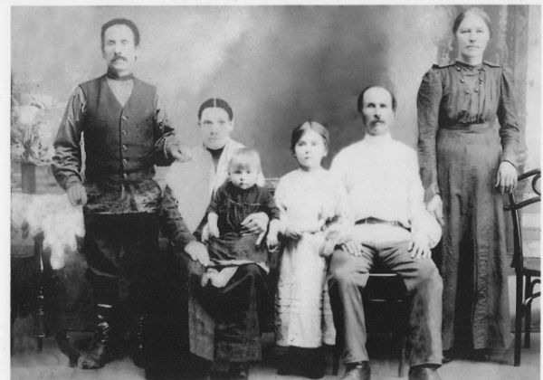  Luszniewo, village (Navamyski rural council). Черногребель Ефим,Губко и семья-снимок сделан в 1914 году в Хабаровске (во время 1й Мировой царское правительство бесплатно эвакуировало людей из зоны боевых действий)