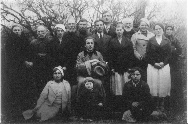  Luszniewo, village (Navamyski rural council). В центре настоятель храма и прихожане.Второй слева мой прадед Ефим в храме продавал свечи и пел псалмы.1937год